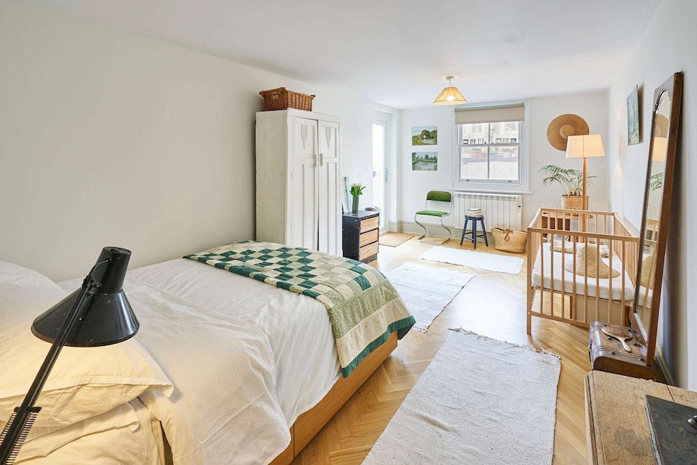 Host Stay Brunswick Place Flat