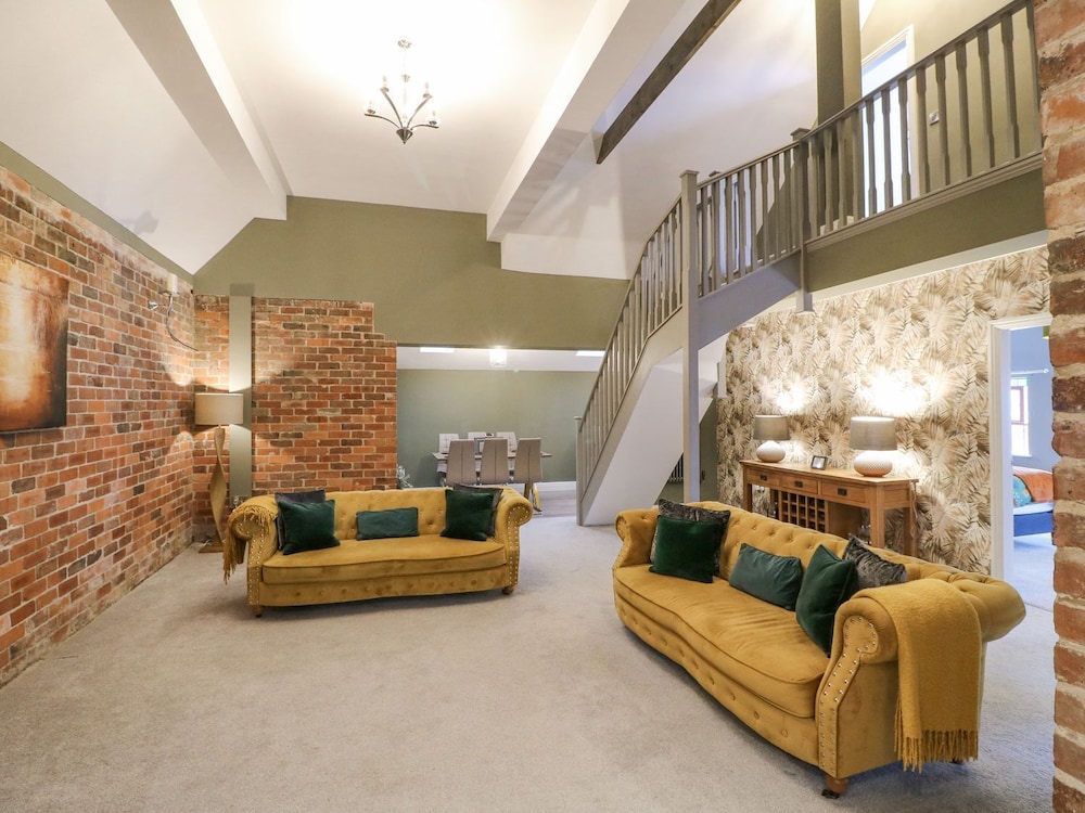 Hunters Lodge at Wildersley Farm