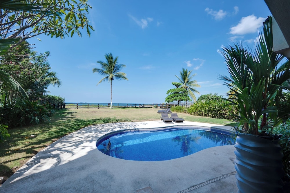 Beachfront2 bed 2 Bathportreroflamigo-marina