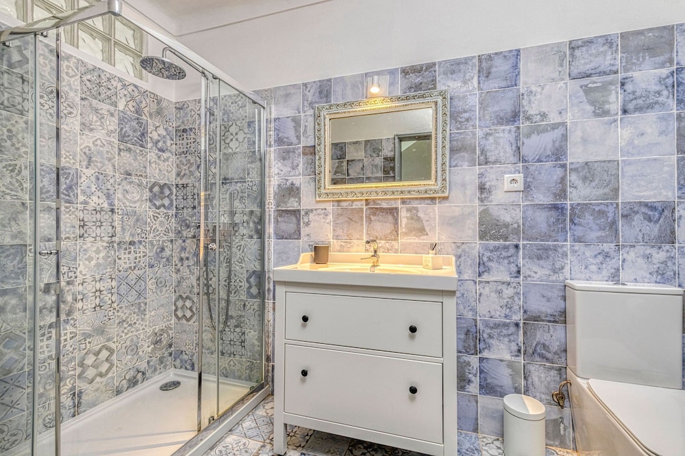 Azula Bright and Airy 2 Bedroom Apartment With p