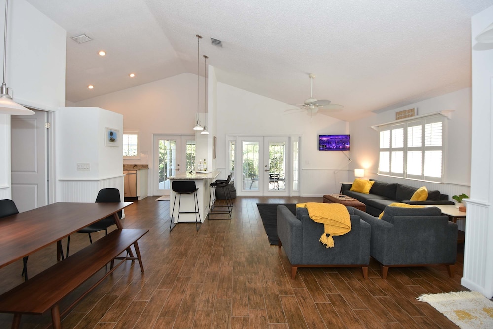 Sea Colony Cottage - Beachside Cottage in Beachfront Community w Pool