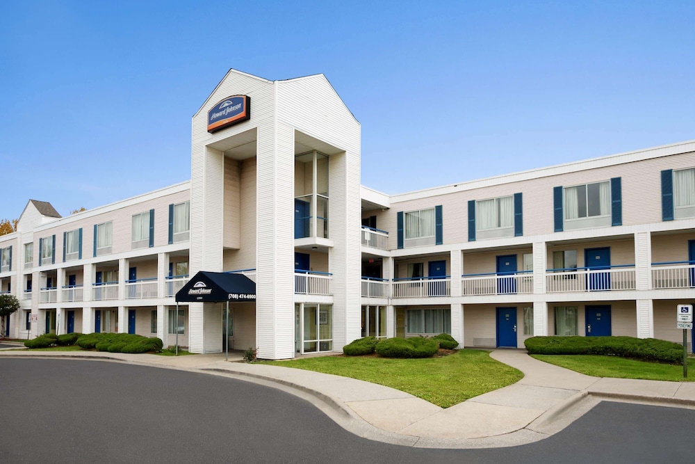 Lansing Vacations - Travelodge by Wyndham Lansing IL - Property Image 14