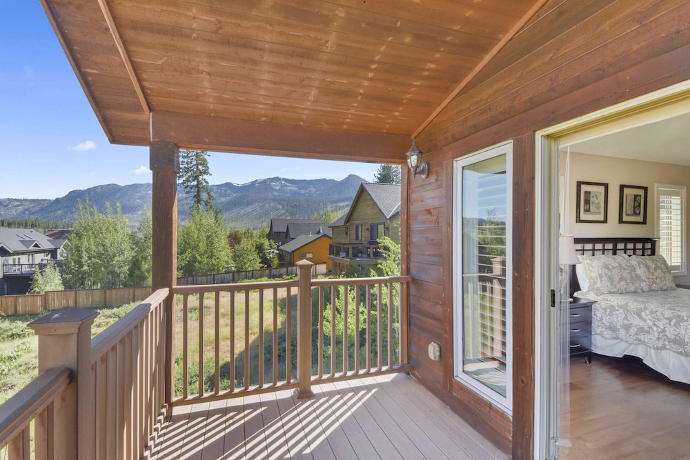Mule Meadows Classy, Split Level South Tahoe Home! view 3