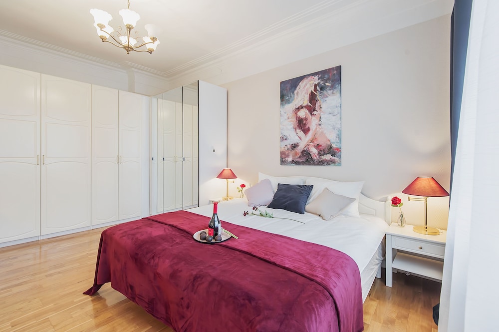 GM Apartment Staropimenovskiy 16