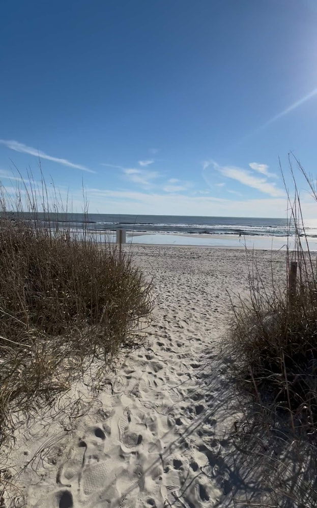 New Listing Luxury House 5 Min Walk to Beach