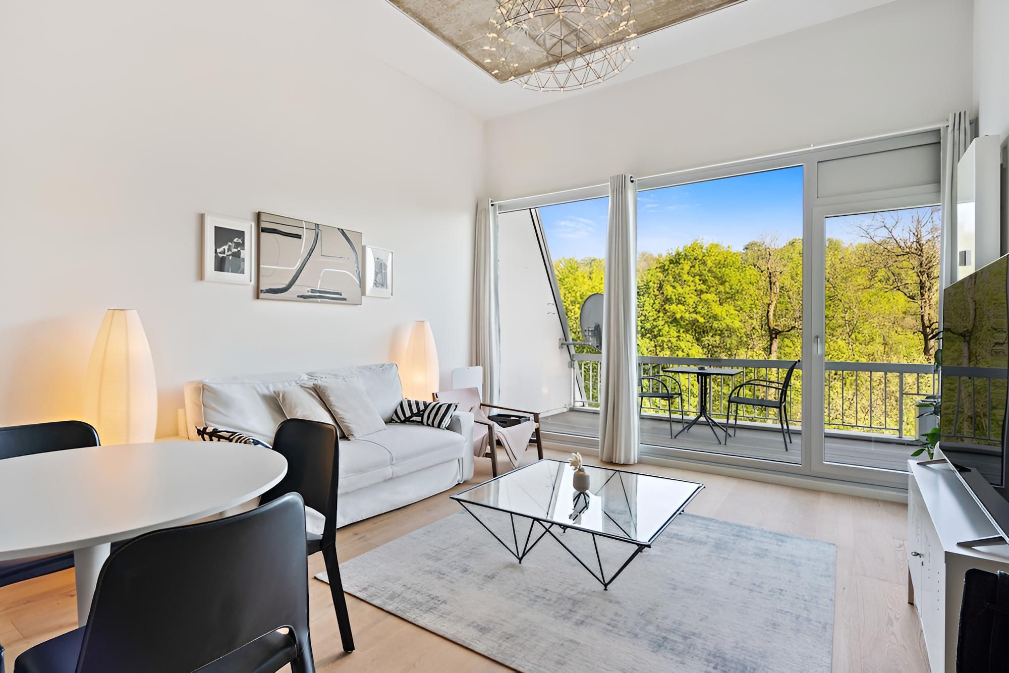 Elegant 1BR Apt: Balcony, Pool, Central Location view 5