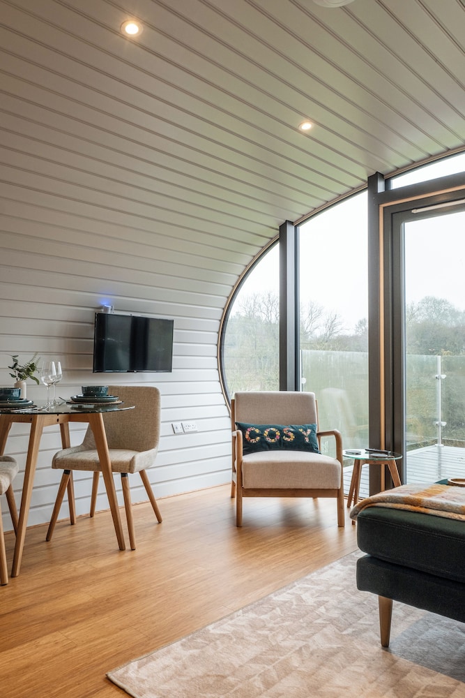 Unique 1 BD Eco-Retreat in Old Chalford