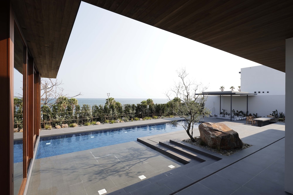NOT A HOTEL AOSHIMA