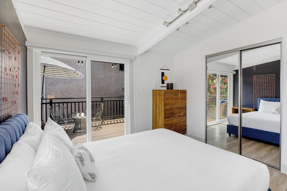 Stone Lagoon by Avantstay Steps to the Beach + Backyard Oasis! view 2
