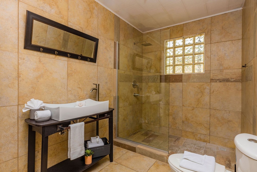 Beautiful 4BR 3BA Villa w Private Pool Jacuzzi