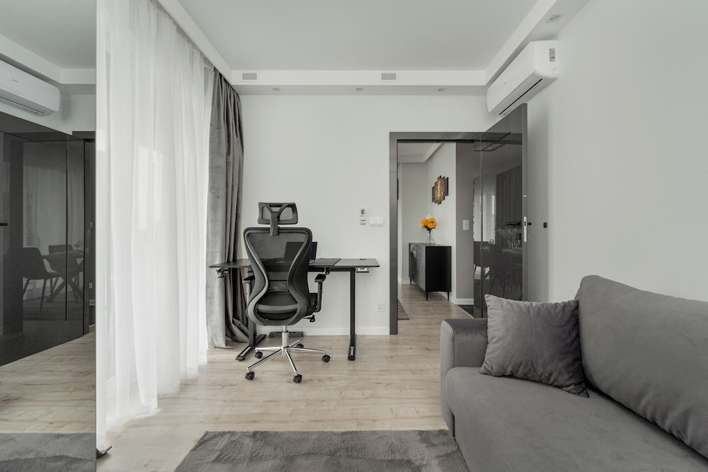 Białowieska Apartment Wrocław by Renters