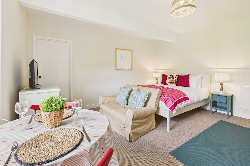 Host Stay Bell Cottage