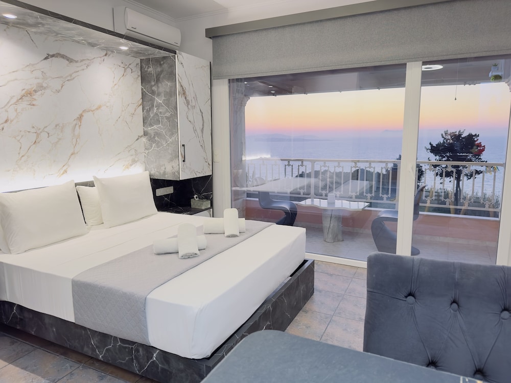 Nikos Apartments