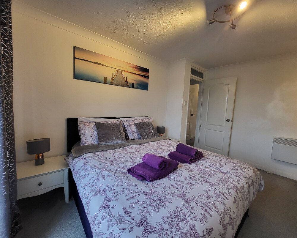 Captivating 2-bed Apartment in Southend-on-sea view 4