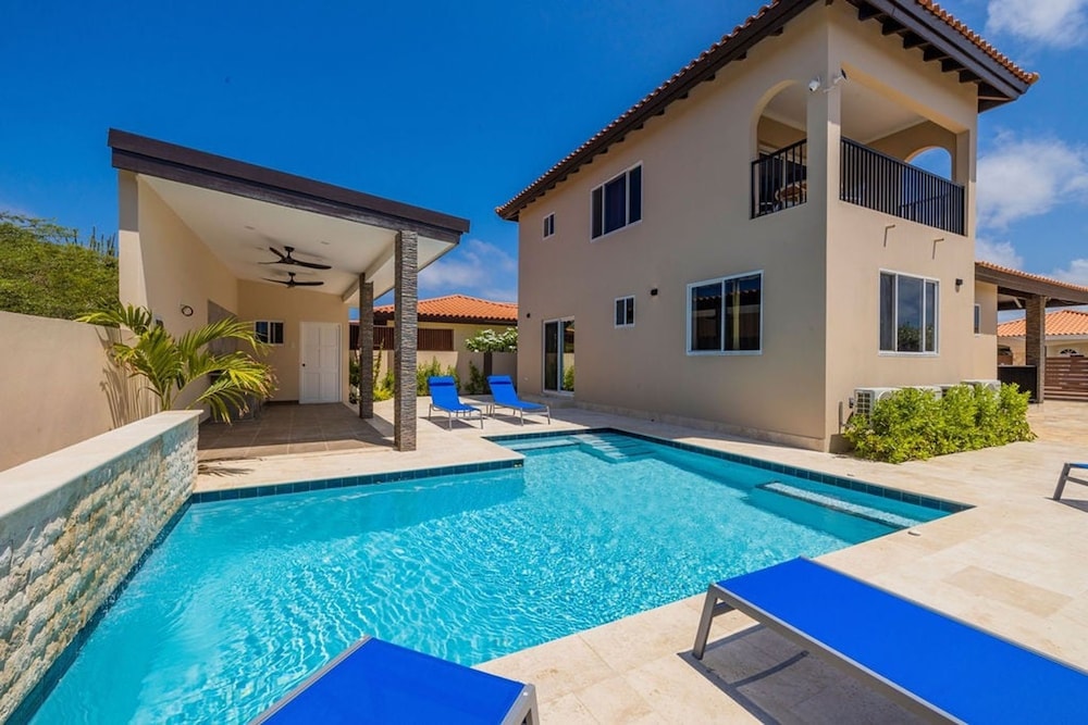Luxury Noord 3 2 Villa - W Private Saltwater Pool