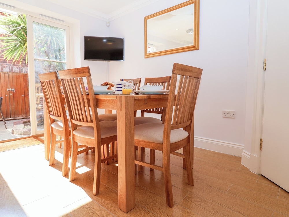 6 Willows Green