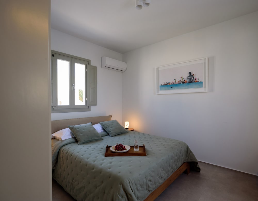 Oia Treasures Art Suites photo 3