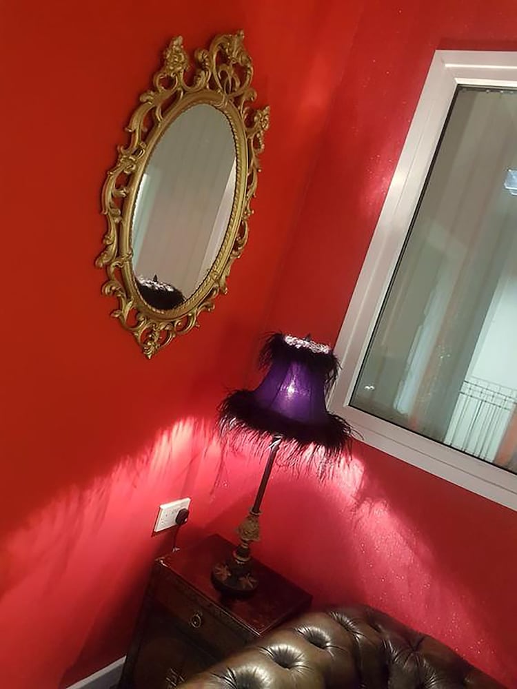 Manchester Party Pad view 2