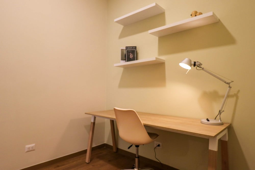 w Beautiful 2BR w Terrace Near Kennedy Park