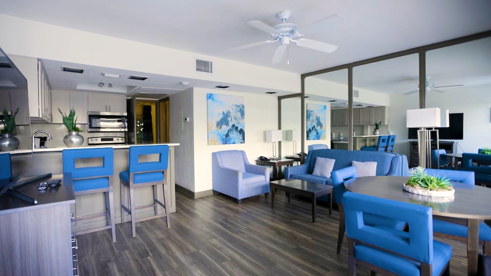Dover House Resort