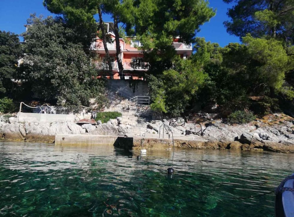 Seafront Charming Apartments Kosirina