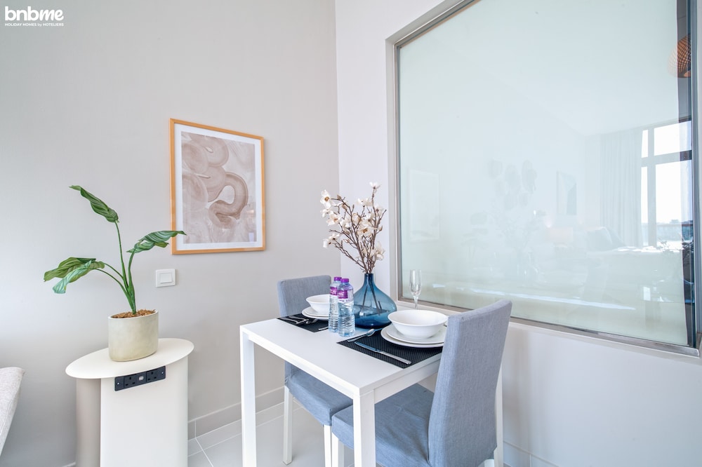 bnbme | Palm Views West | STUDIO