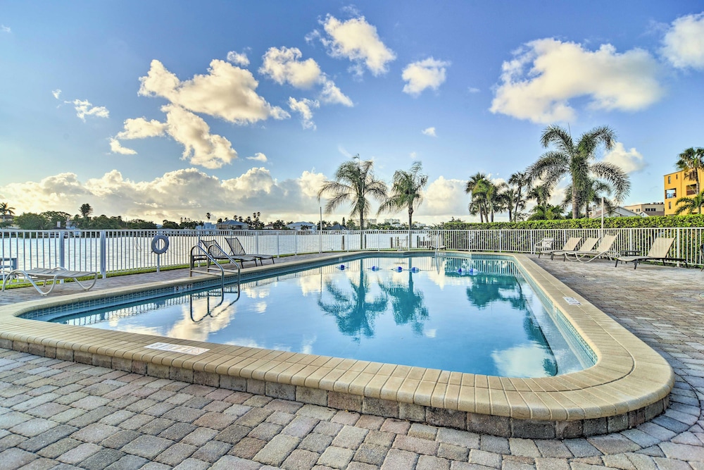 Treasure Island Condo w/ Bay-view Balcony!