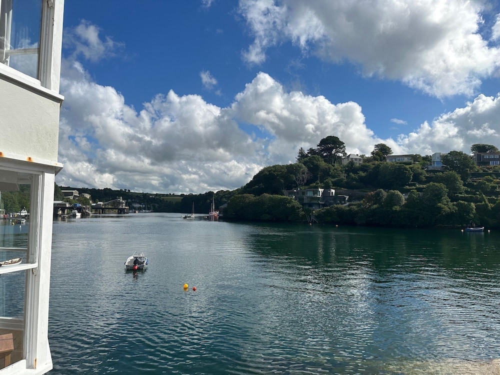 The Slipway Suite, Fowey Harbour & Parking 1 Min
