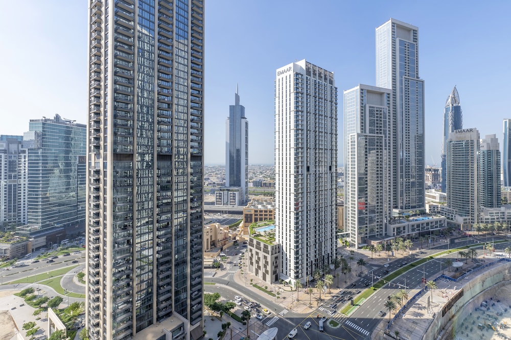 Act One Tower 2BR Luxury Apartment photo 3