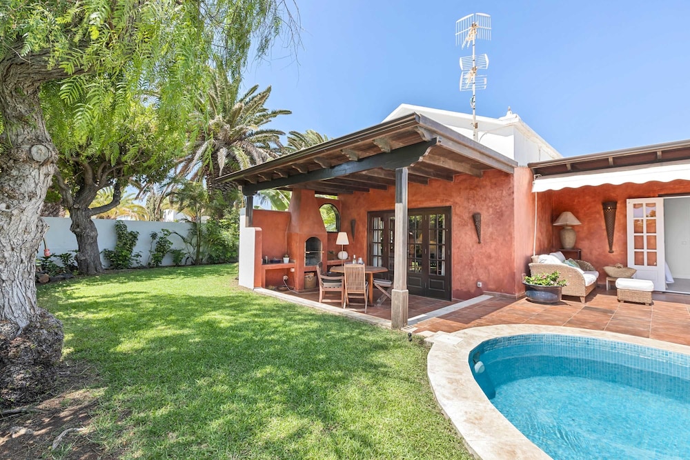 Bayside Evergreen House Serenity Oasis Garden Pool BBQ