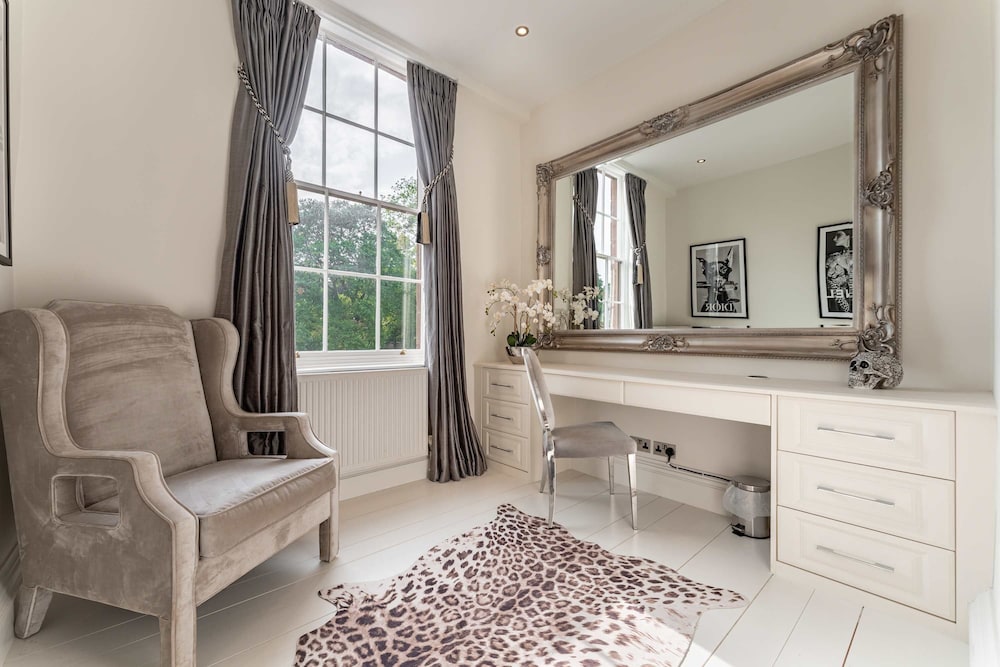 Host Stay Hillhampton House