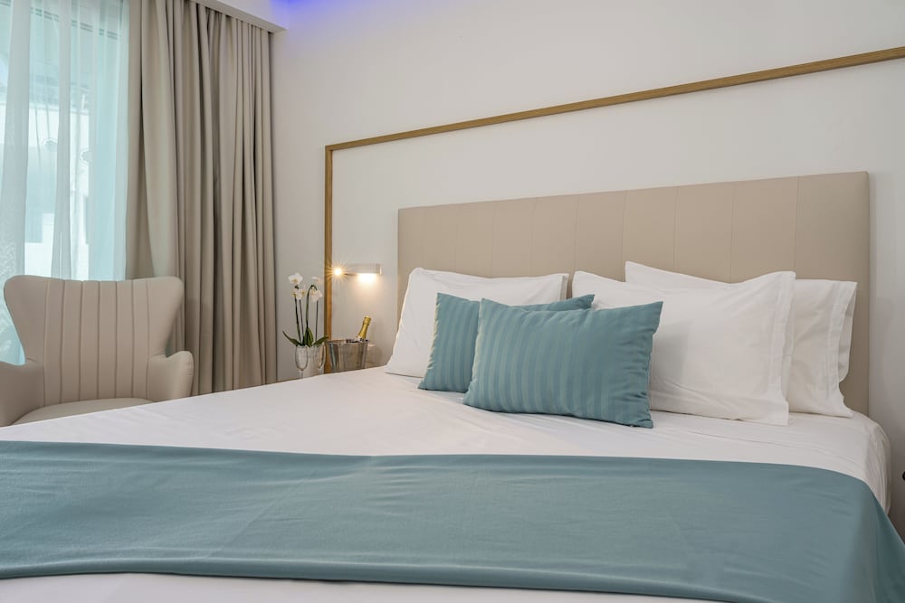 Mirage Bleu Hotel 17