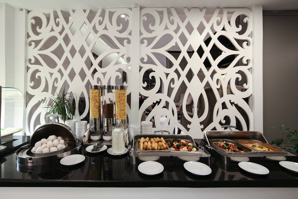 Beyaz Monarch Otel - Image 43