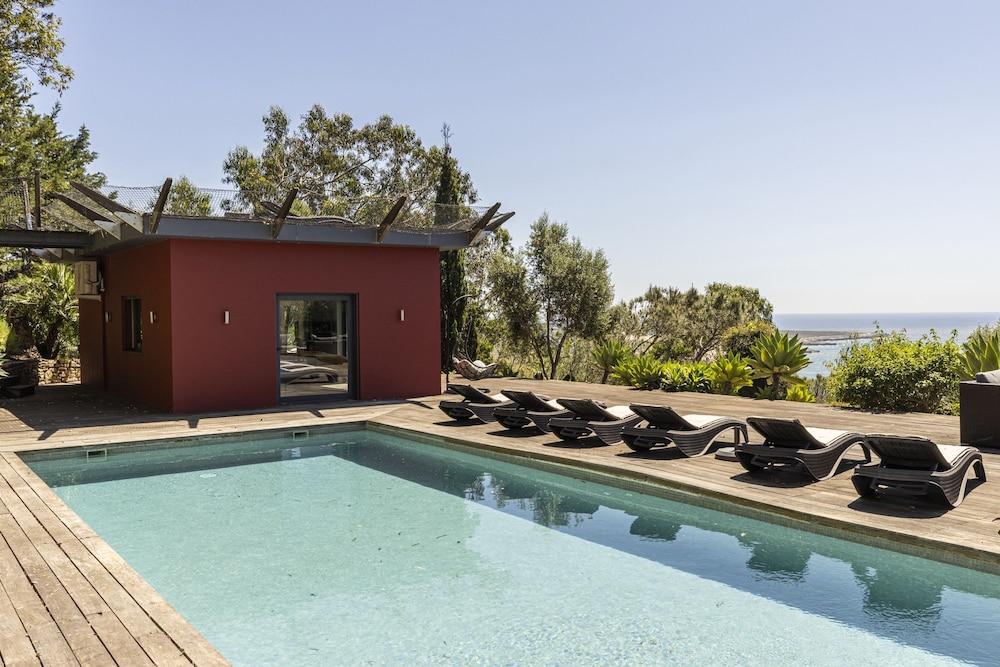 Carmim Villa by Cadenzalux