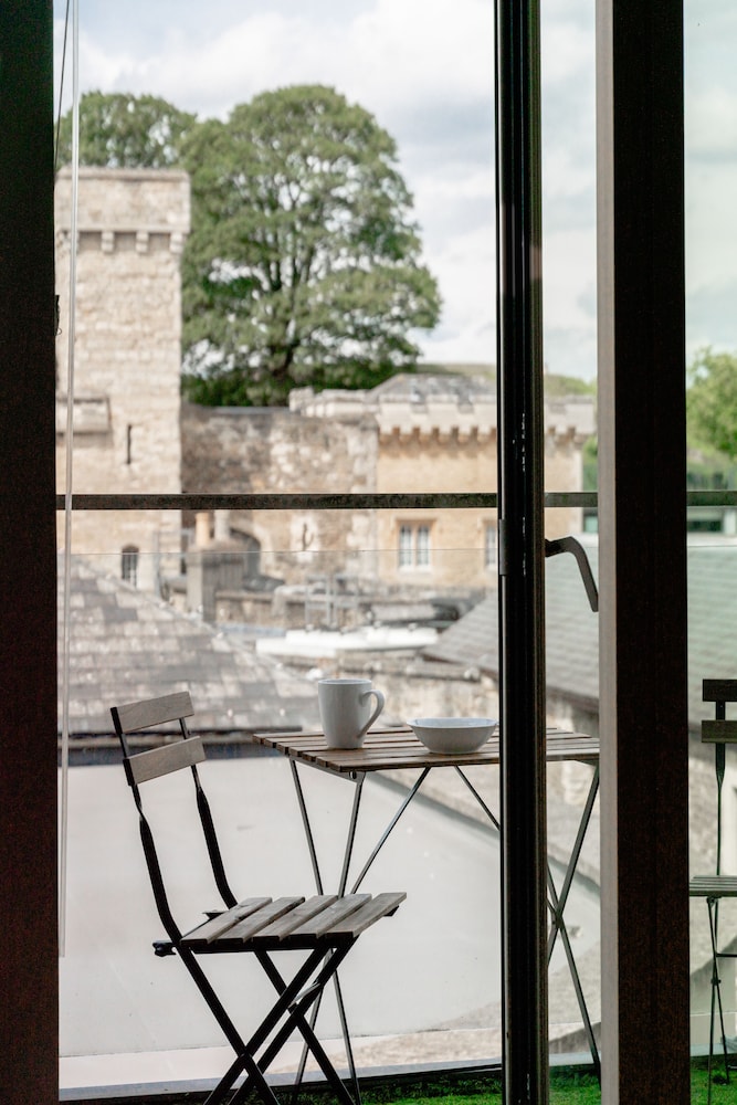 Oxford Vacations - Oxford Castle View Apartment - Property Image 9