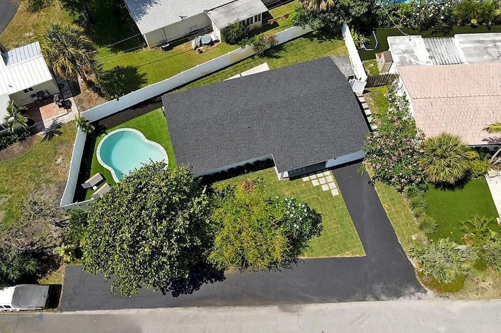 Chic 3BR 2BA Getaway With Private Pool Oasis