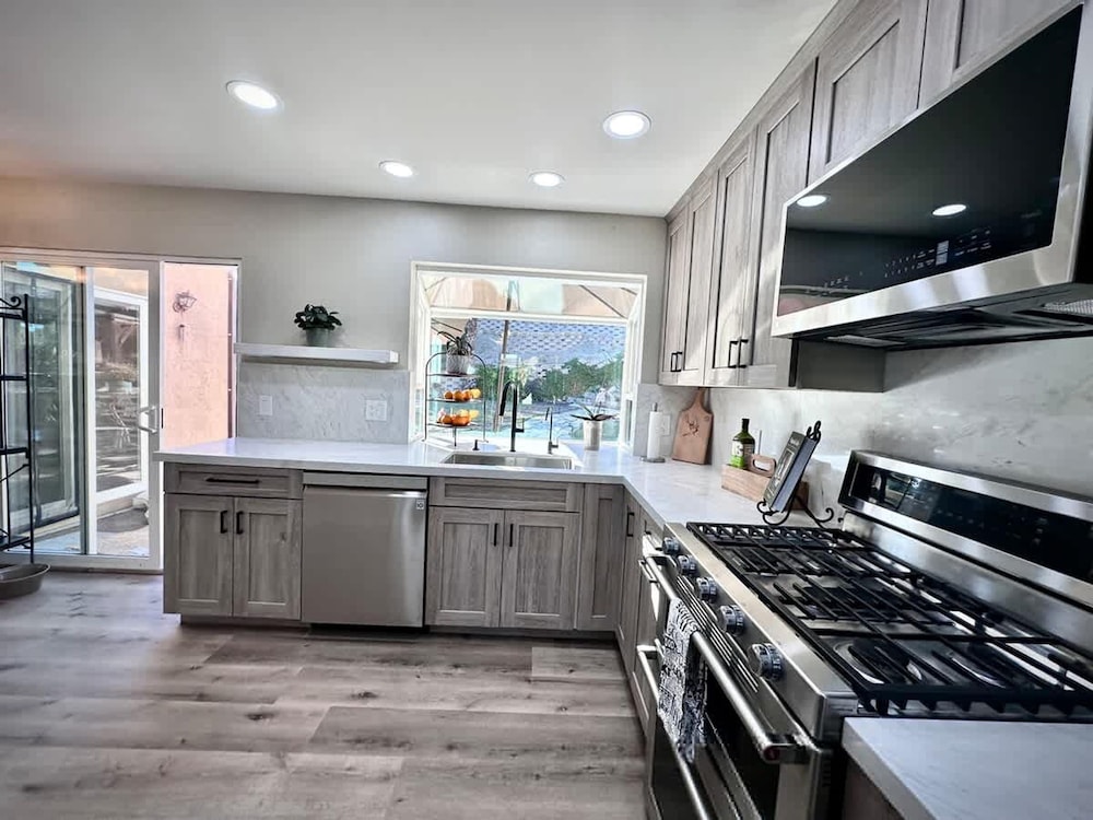 Crestview Oceanside - Family-friendly Private Yard