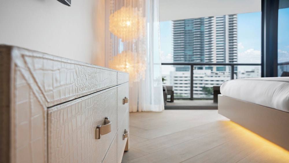 Luxury Vacation Rentals in South Beach by LRMB