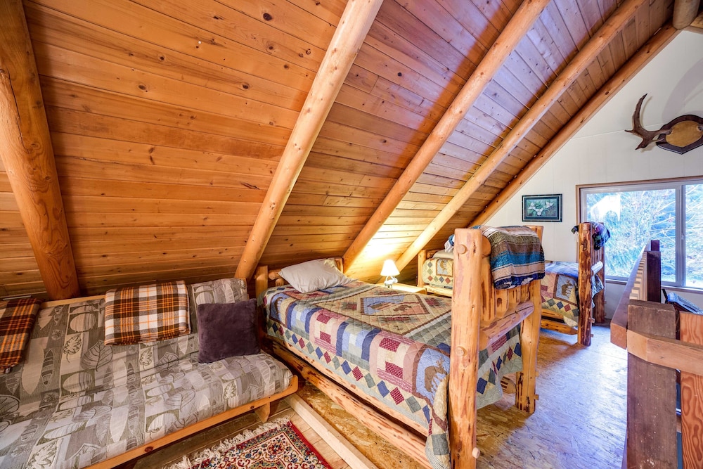 17MBR - Log Cabin - BBQ - Pets Ok - WiFi - Sleeps 8 view 4