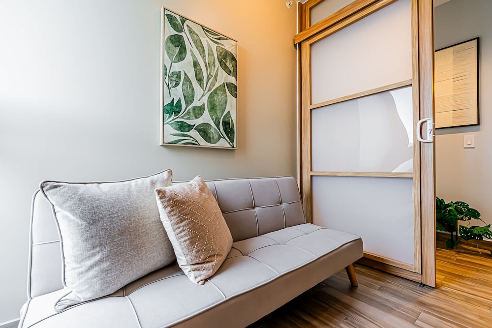 w Regal 1BR w Great Deco in Centriqo