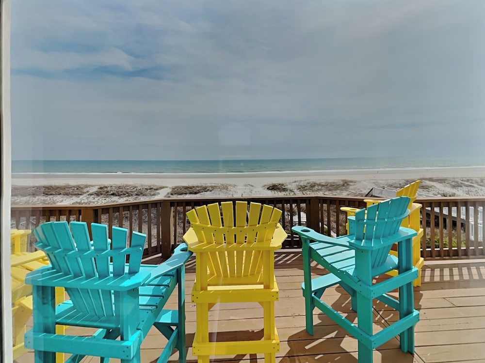 Barefoot Bungalow by Topsail Realty