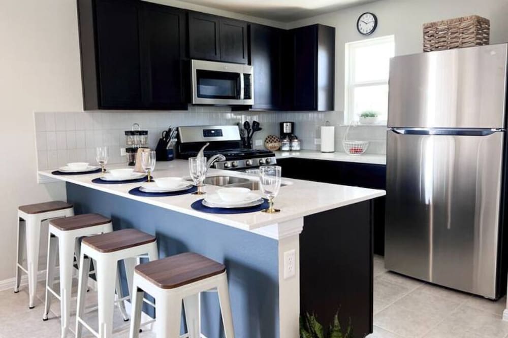 Cozy Apartment in Austin by The Key Rentals