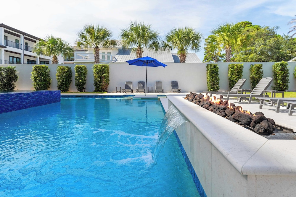 Walk to Beach + Pool, Hot Tub & Game Room 30A Ohana Grande by Avantstay