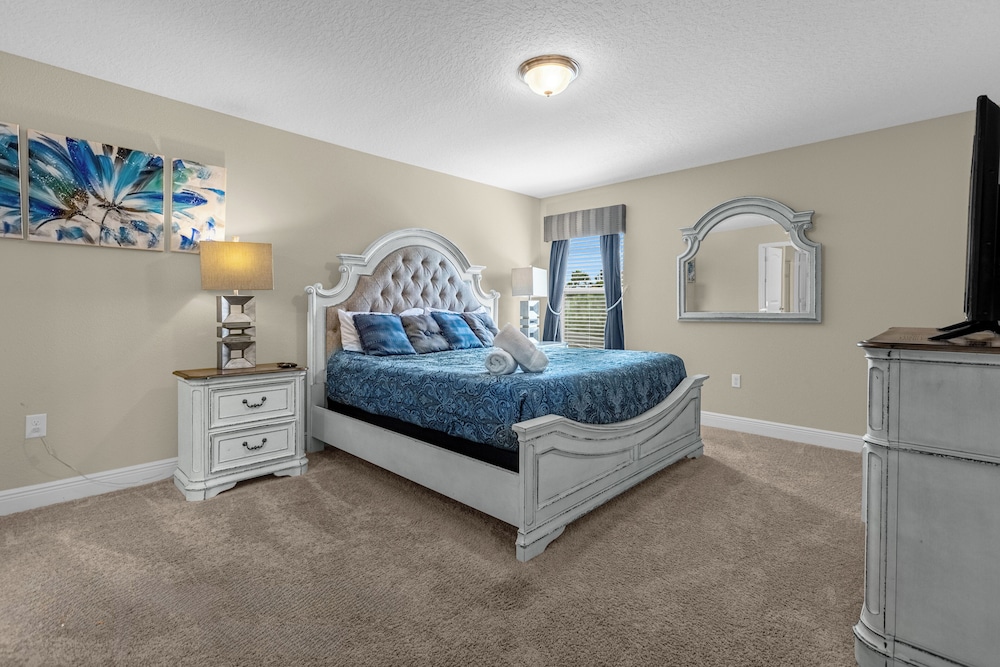 Solterra Swanky