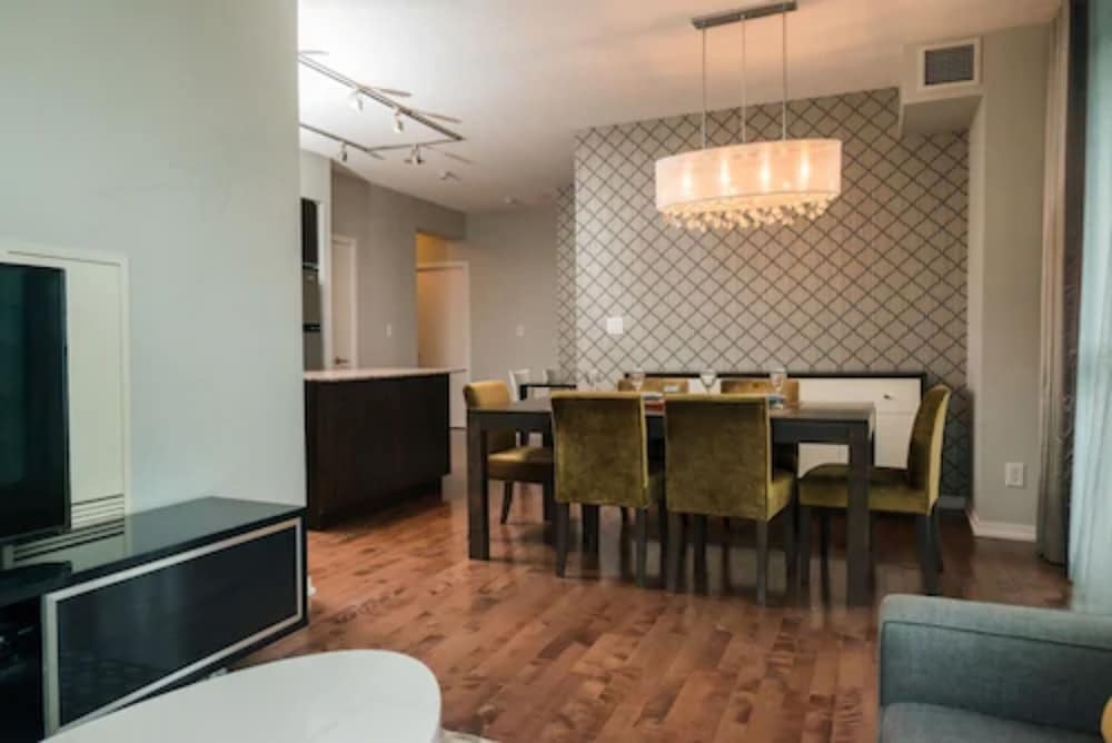 Sarkar Suites - Maple Leaf Square