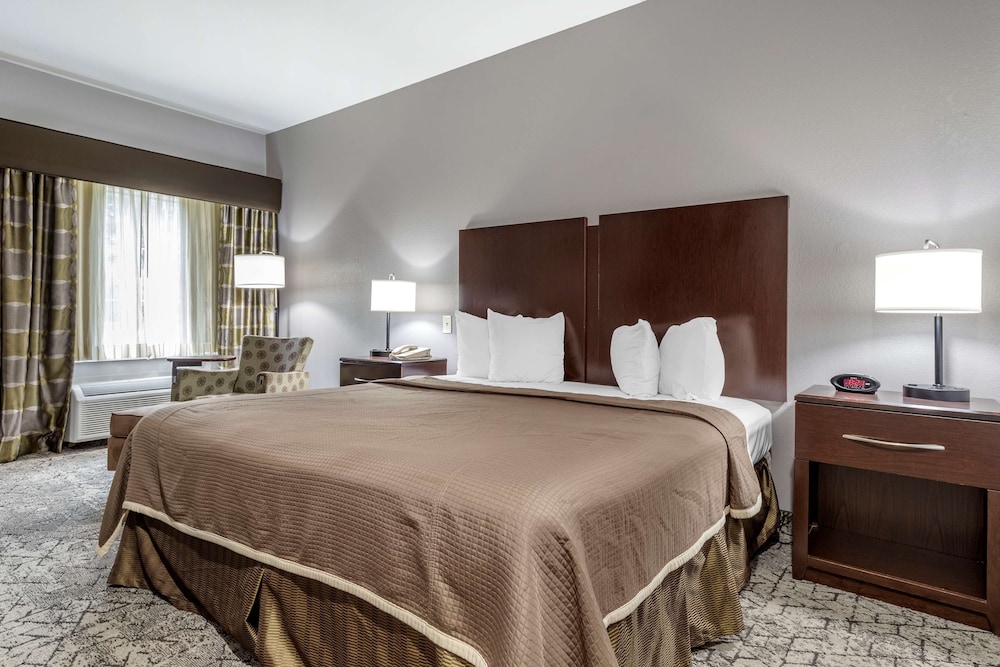 Best Western Oakdale Inn - Property Image 1