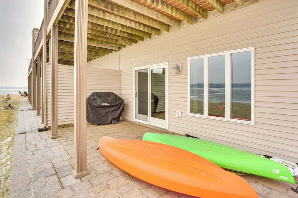 Spacious Lakefront Home w/ Spectacular Views!