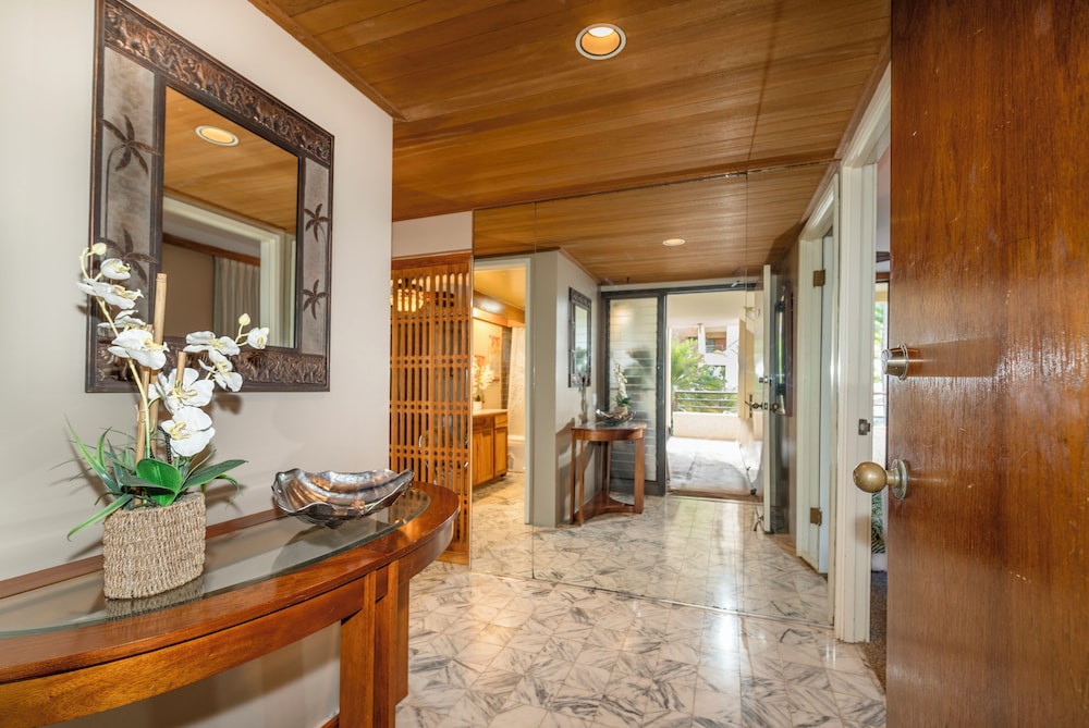 Polo Beach Club Vacation Rentals - APlus Resorts