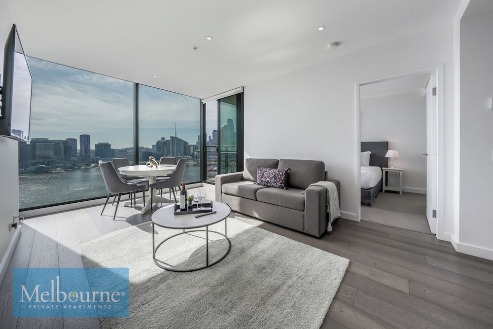 Melbourne Private Apartments - Stadium and Harbour Views