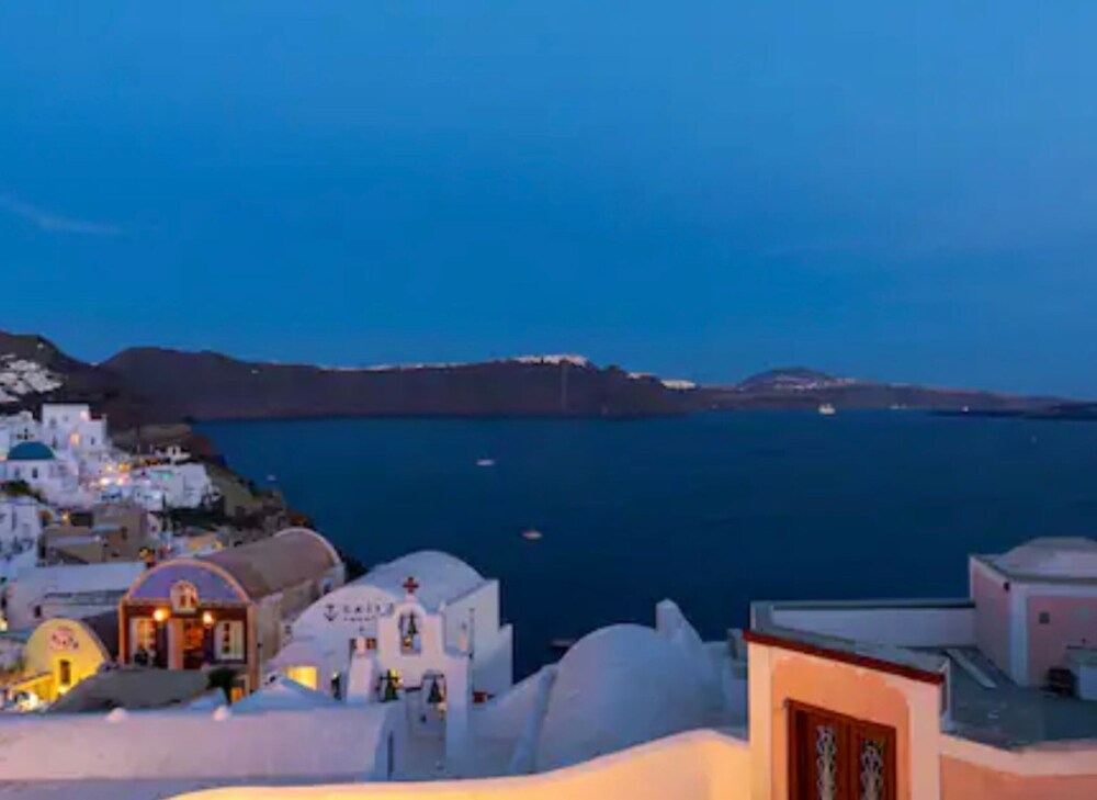 Villa in Oía with views of the caldera view 4